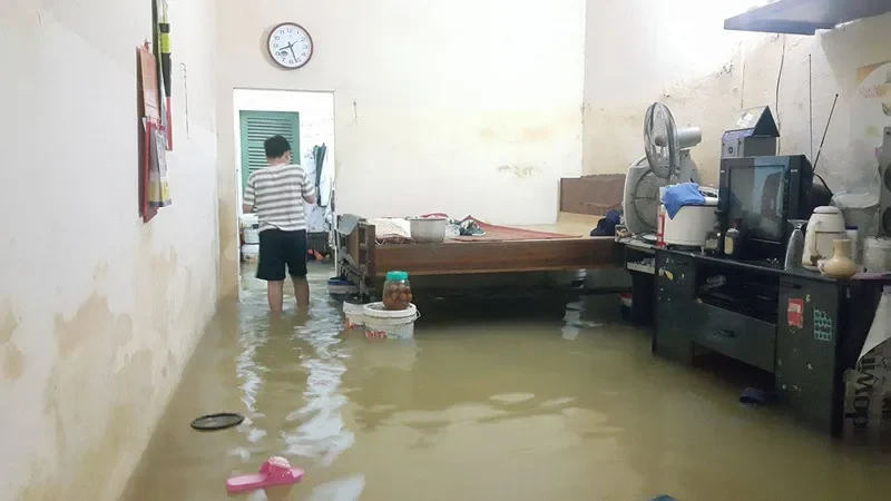 Mơ thấy nước tràn vào nhà